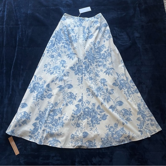 Reformation Lucy Skirt in Courtier - Picture 9 of 12